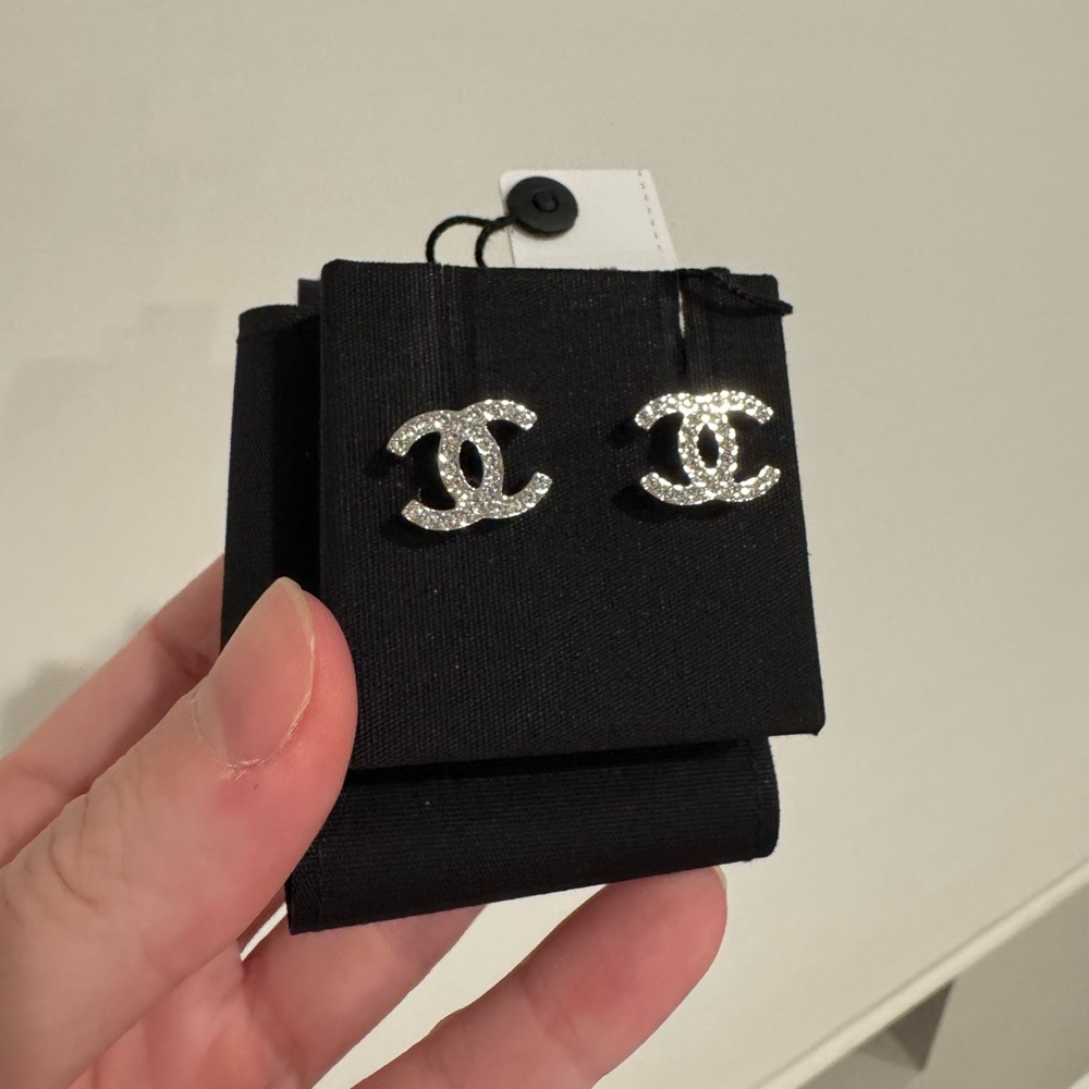 CHANEL EARRINGS - Picture 4 of 6